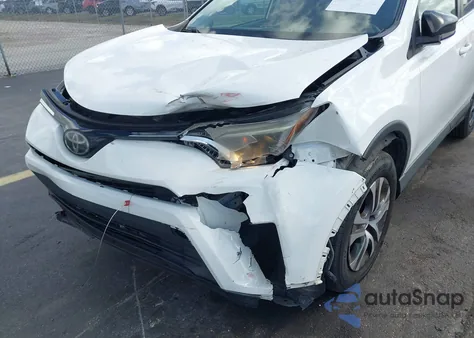 2017 Toyota Rav4 Le z USA, uszkodzony, nr VIN JTMZFREV9HJ132470